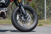 ドゥカティ・スクランブラー アーバンモタード（6MT）／アプリリアRS660リミテッドエディション（6MT）／モト・グッツィV100マンデッロS（6MT）【試乗記】の画像