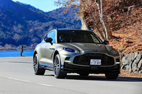 本文で紹介される箇所に加え、ドライブトレインでは4WDシステムのトランスファーの制御も変更。より自然で、スポーツカーに近いドライビング特性を獲得している。