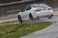 「プロクセス コンフォートIIs」はその名にたがわぬコンフォート性能を誇る。駐車場からコースに向かう途中で早くも進化を感じられた。