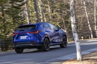 「450h＋」は全車4WDで、システム最高出力は309PSを誇る。0-100km/h加速を6.0秒でこなす快足モデルだ。