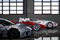 写真左手前から順に「マセラティMC20」（プロトタイプ）、「マセラティF250」、そして「マセラティ・エルドラド」。