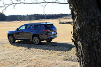 ボディーカラーは全4色。「サミットリザーブ」で「バルティックグレーメタリック」を選択すると、ルーフがブラックで塗り分けられたツートンカラーとなる。