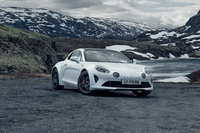 「アルピーヌA110S」の撮影で立ち寄った横浜市ではクルーズ船「ダイヤモンド・プリンセス号」を目撃した。