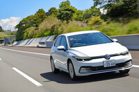 コストパフォーマンスを重視するなら、1リッターの「eTSI」モデルがオススメ。エントリーモデルとはいえ、走りや乗り心地に不満はない。（写真：荒川正幸）