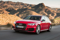 フルタイム4WDシステムのクワトロは通常、トルクの60％をリアに、40％をフロントに振り分ける。いずれかにスリップが生じた場合は、フロントに最大70％、リアに最大85％配分することで車体を安定させる。