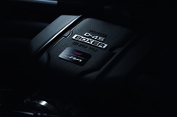 自然吸気の2.4リッター水平対向4気筒エンジンはスーパー耐久参戦車両「Team SDA Engineering BRZ CNF Concept」と同様の高精度なバランスどりが施されている。