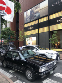 筆者が乗った「ジャパンタクシー」のドライバーが「以前乗務していた」という「セドリック」の営業車（の同型車）。