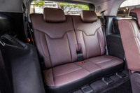 2人掛けの3列目シートにもリクライニング機能が備わっている。ただし3列目は座面とフロアの位置が近く、大人が座るといわゆる“体育座り”に近い姿勢になってしまう。