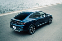 「ルノー・アルカナ」にシックなコーディネートの特別仕様車「テクノ」登場の画像