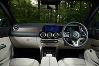 スタイリッシュさも悪路走破性能もアップ　新型「メルセデス・ベンツGLA」登場の画像