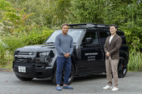 「DESTINATION DEFENDER POP-UP IN KARUIZAWA」に、ラグビー日本代表として知られるブランドアンバサダーの松島幸太朗氏（写真左）と福岡堅樹氏（写真右）が来場。参加者との交流を図った。