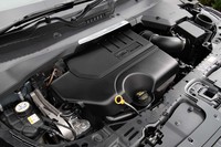 今回の試乗車である「ファーストエディション」に搭載される2リッター直4ターボエンジンは、最高出力249ps、最大トルク365Nmという実力。ファーストエディションには、最高出力180psの2リッター直4ディーゼルターボエンジンもラインナップしている。