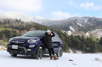 万座温泉に到着。周辺の道はほぼ圧雪路となっていたが、「ベクター4シーズンズ ハイブリッド」を履いた「500Xクロスプラス」は、スタッドレスタイヤを履いたカメラカーにまったく遅れることがなかった。