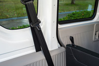 荷室の側面には全部で28個のユーティリティーナットを装備。アクセサリーパーツを活用して仕事に使いやすく整えてもいいし、キャンプなどで楽しめるようにしてもいい。