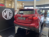 ラゲッジルーム容量は443リッター～1375リッター。価格は標準仕様の「エキサイト」が3万5850ユーロ（約470万円）、フル装備の「エグゼクティブ」が3万8350ユーロ（約502万円。いずれもイタリアの付加価値税を含む）。