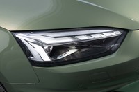 マトリクスLEDヘッドライトは全車に標準装備。試乗車にはオプションのレーザーハイビームも装着されていた。