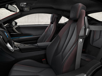 「BMW i8」に真っ赤なボディーの特別限定車の画像