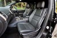 「リミテッド」ではレザーシートが標準装備となる。