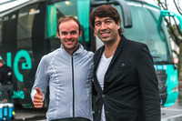 友人でもあるプロサイクリストのスティール・ヴォン・ホフ選手（左）に再会することができた。