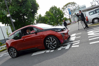 当日は、短距離ながら「BMW i3」の試乗も実施。「エコピアEP500オロジック」を装着した同車の乗り味にが気になる人は、ぜひ『webCG』の試乗記をご覧あれ。
    