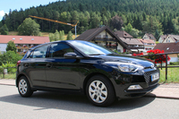 「ヒュンダイi20」の全長×全幅×全高は4035×1734×1474mm。ホイールベースは2570mm。満タン法による燃費は、1リッターあたり約17kmだった。