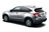 新色のボディーカラー「ルナシルバー・メタリック」。