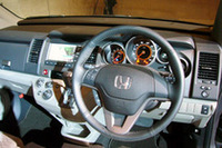 機能性と遊び心を融合させたという、インパネまわり。