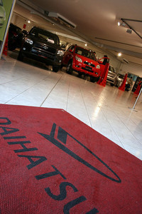 シエナのダイハツディーラーで。