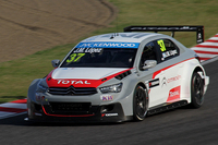 ホセ・マリア・ロペスは鈴鹿のレース1で勝利したことにより、最終戦のマカオを残し、今年のドライバーズタイトルを決めた。
    