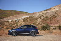 スタイリッシュなプロポーションが自慢の「CX-3」。全高は、立体駐車場に配慮して1550mmに抑えられている。