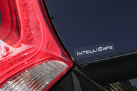 テールゲートに施された「INTELLI SAFE」のロゴ。