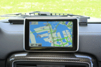 ダッシュボードの中央に設けられたインフォテインメントシステムのモニター。（写真をクリックすると、「360°カメラシステム」の表示が見られます）