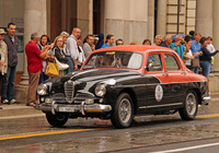 第2次大戦後、アルファ・ロメオが超高級車から一般車に路線転換するきっかけとなった「1900」。美しいツートンカラーが衆目を集めていた。