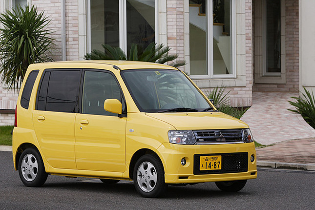【スペック】全長×全幅×全高＝3395×1475×1680mm／ホイールベース＝2340mm／車重＝850kg／駆動方式＝FF／0.66リッター直列3気筒SOHC12バルブ（50ps/6500rpm、6.3kgm/4000rpm）／価格＝119万7000円（テスト車＝144万2700円）
