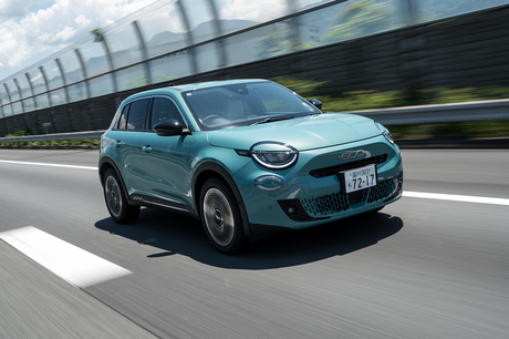 「フィアット600ハイブリッド」が日本に上陸。かわいらしい雰囲気が漂っているのは既存のフィアット車と同...
