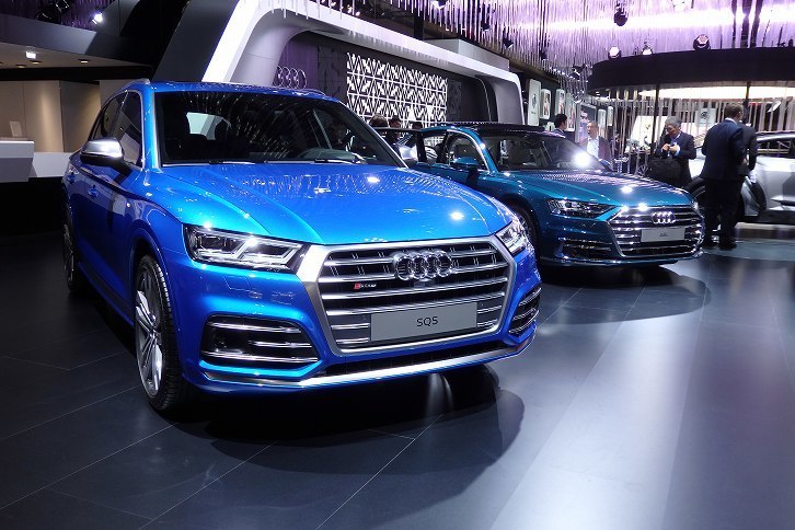 アウディSQ5