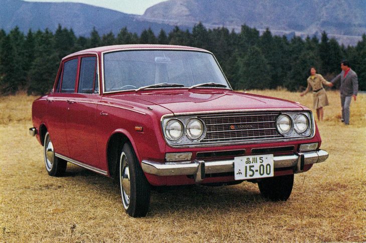 1964年に登場した3代目「コロナ」。4ドアセダンのほかに、5ドアや2ドアハードトップなどもラインナップされた。