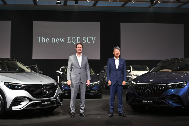 オラ・ケレニウス会長（写真左）と上野金太郎社長（同右）。