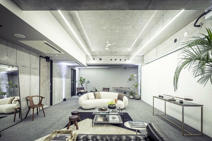 「レンジローバー・スポーツSV」に用いられる技術紹介のフロア。技術紹介といっても、パネルなどが並べられているわけではない。