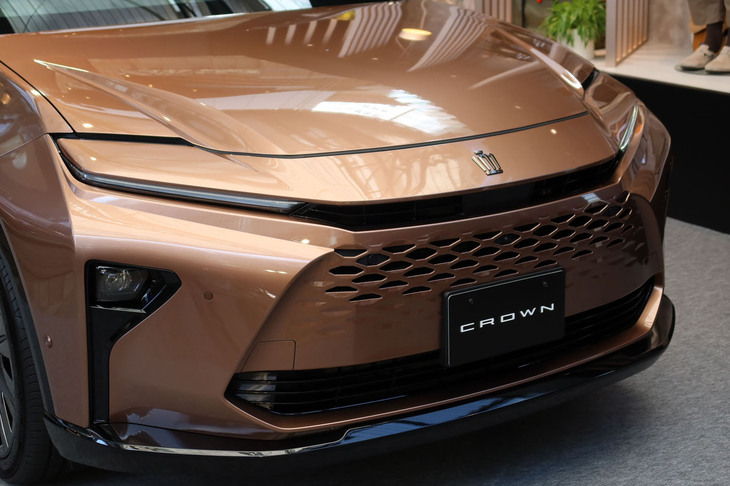 トヨタ・クラウン エステート（フロントまわり）