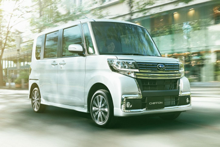 より個性的な内外装が与えられた「シフォンカスタム」。写真は「シフォンカスタムR リミテッド スマートアシスト」のもの。