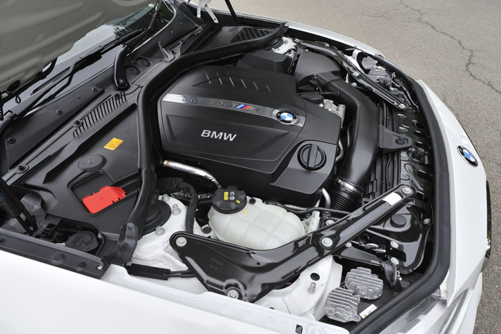 370psと47.4kgmを生み出す3リッター直6ターボユニット。オーバーブースト機能により、一時的に51.0kgm（500Nm）まで引き上げられる。