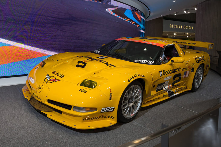 1997年に登場した「C5」はレースでも活躍。サーキットに久々にカムバックしたシボレーのワークスマシン「C5-R」は、ルマンを含むあまたのレースで欧州勢に後塵（こうじん）を浴びせかけた。