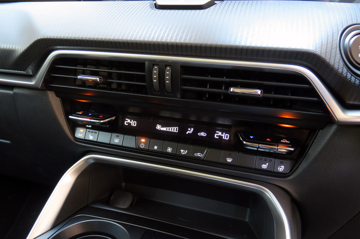 マツダCX-60 25S Sパッケージ（エアコンの操作パネル）