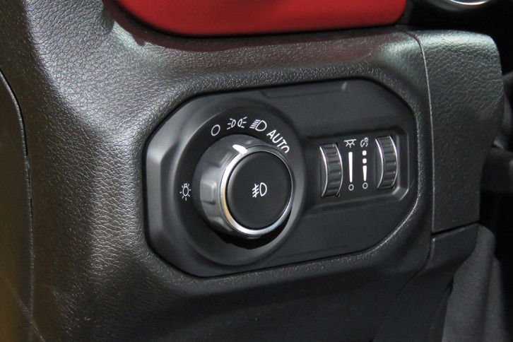 ジープ・ラングラー アンリミテッド ルビコン（スイッチ類）