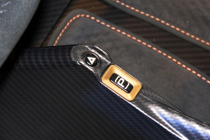 アストンマーティン・ヴァルキリー（インテリア）