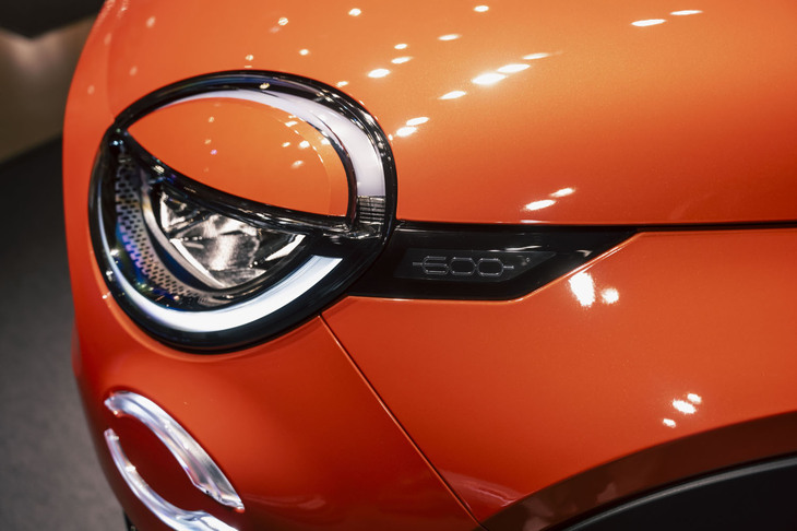 フィアット600e（ヘッドランプ）