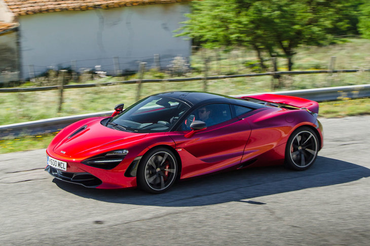 「マクラーレン720S」
	2017年に登場したマクラーレンのスーパーシリーズ最新モデル。カーボンファイバー製シャシーを採用し、4リッターV8ツインターボエンジンを搭載する。最高出力の720psがモデル名となっている。