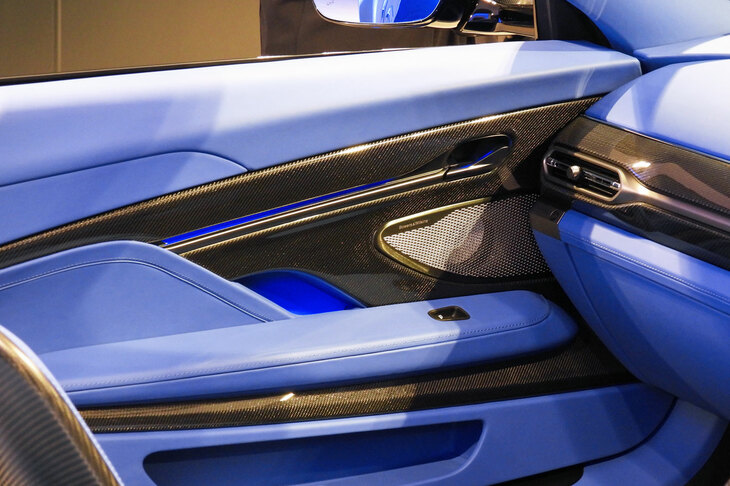 アストンマーティン・ヴァンキッシュ ヴォランテ（ドアトリム）