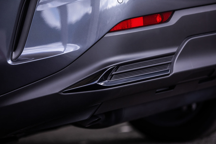 NX450h＋“バージョンL”（リアバンパー）